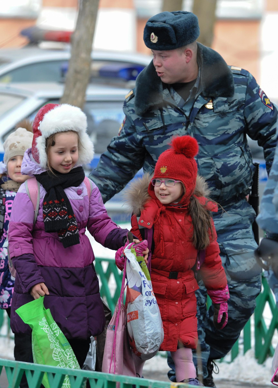 Student detained after killing policeman, teacher in Moscow school