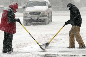 Powerful storm lashes eastern US with snow, arctic cold