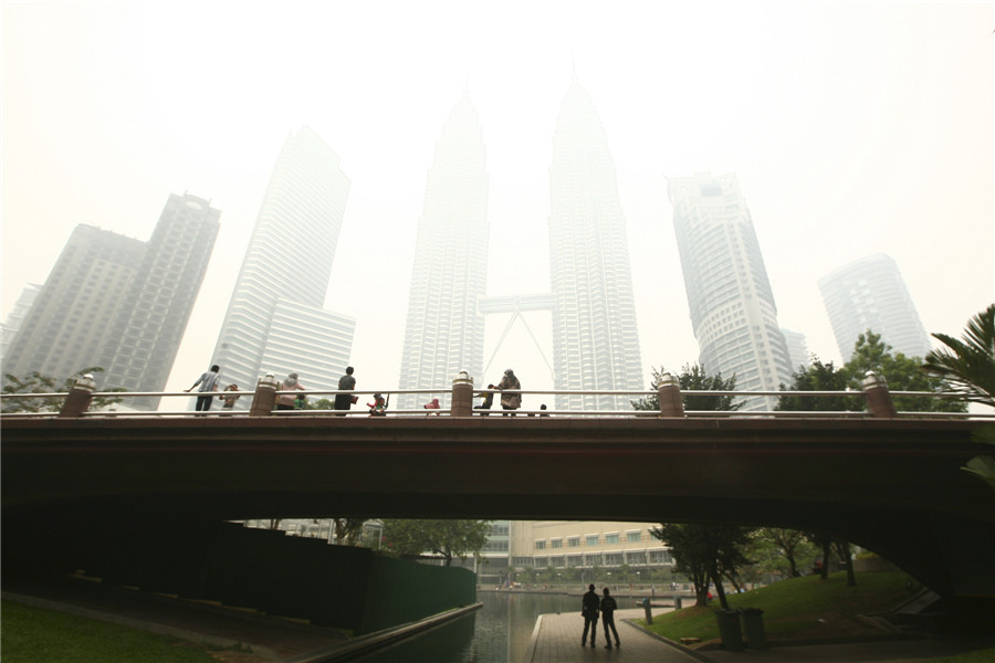 Smog shrouds Kuala Lumpur