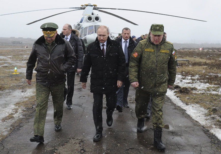 Putin inspects border troops