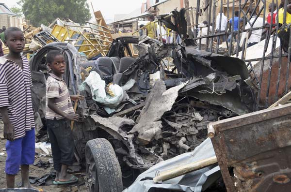 Nigerian militants kill 90 in attacks