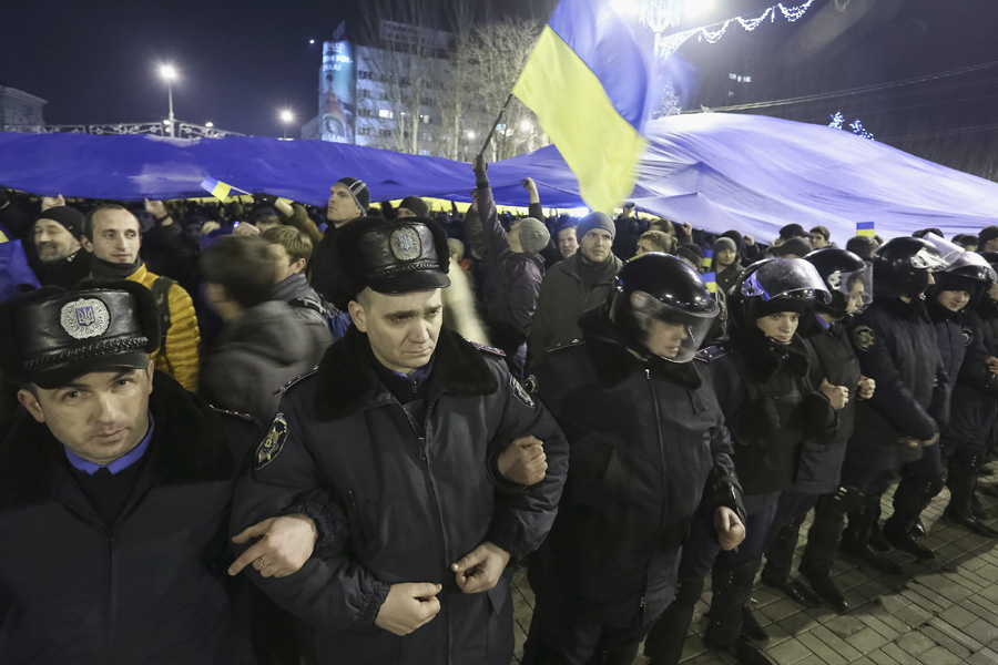 Pro-Russian demonstrators hold rally in Donetsk