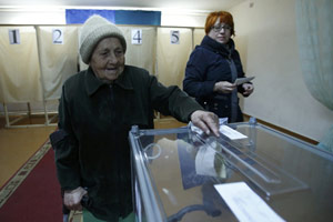 Crimeans start celebrating pending referendum outcome