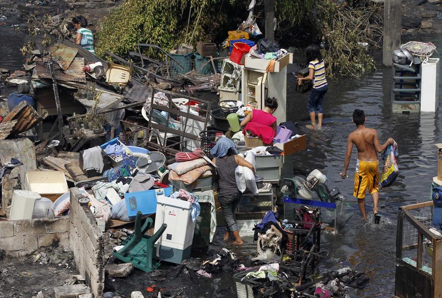 Separate fires leave 1,700 families homeless in Manila