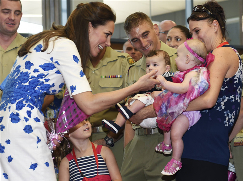 William, Kate visit Australian air force base