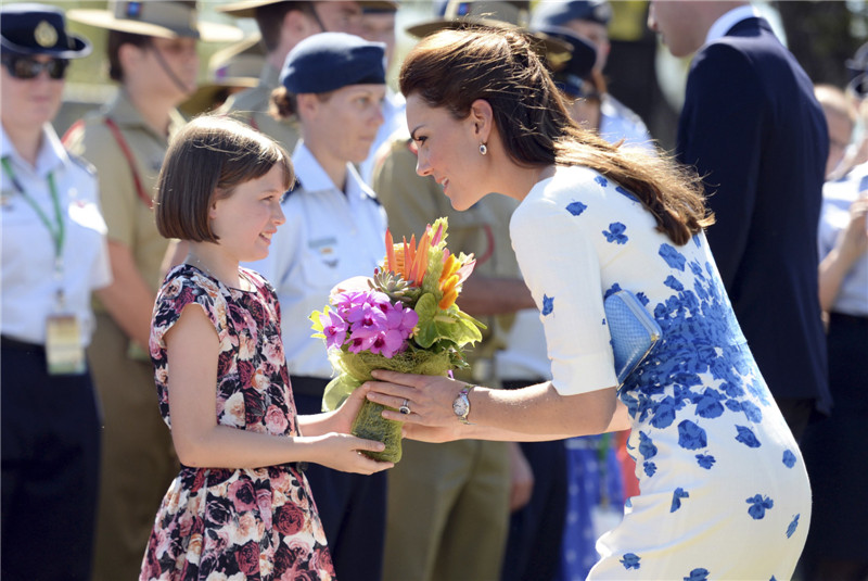 William, Kate visit Australian air force base