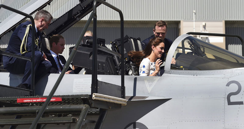 William, Kate visit Australian air force base