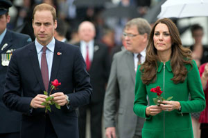 William, Kate visit Australian air force base