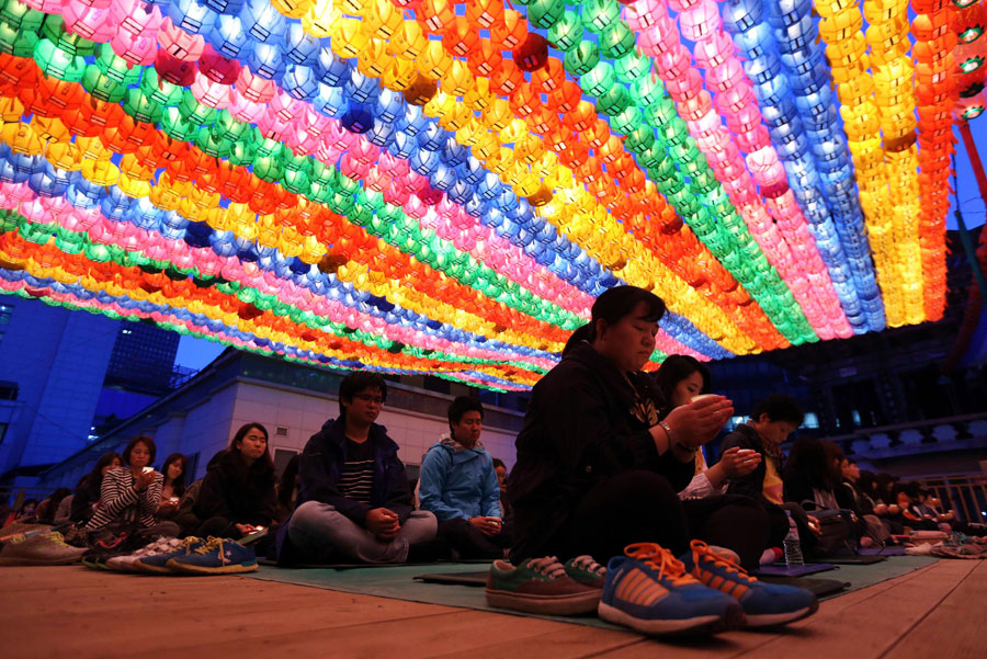 Death toll surges to 56 as divers enter sunken S.Korean ferry