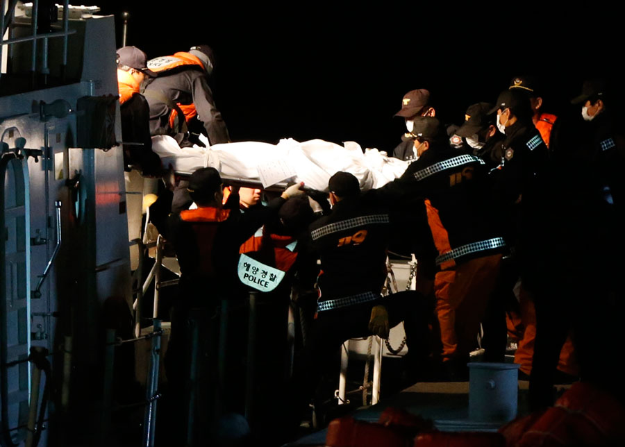 65 dead, 237 missing in S. Korean ferry sinking accident