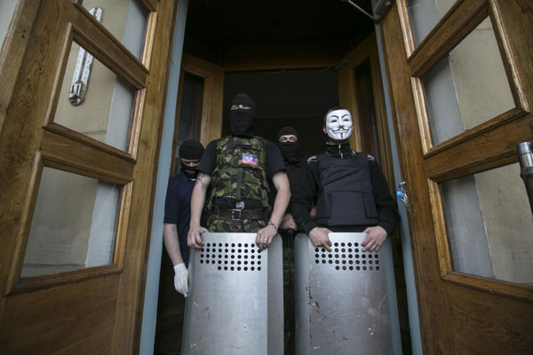 Pro-Russian protesters occupy TV building in eastern Ukraine