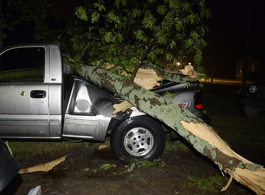 At least 17 killed as tornadoes rip through Arkansas, Oklahom