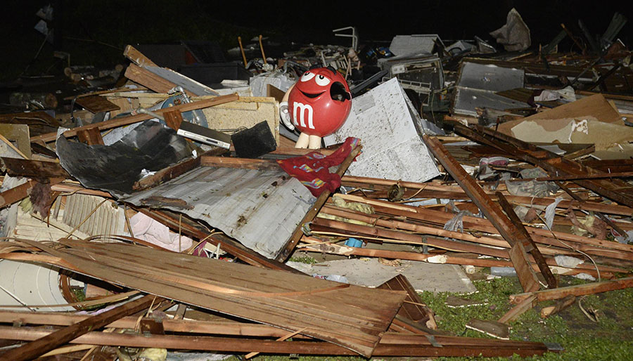 At least 17 killed as tornadoes rip through Arkansas, Oklahom