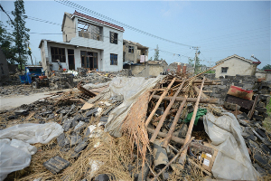 US storm system kills 19, tornado hits Mississippi city