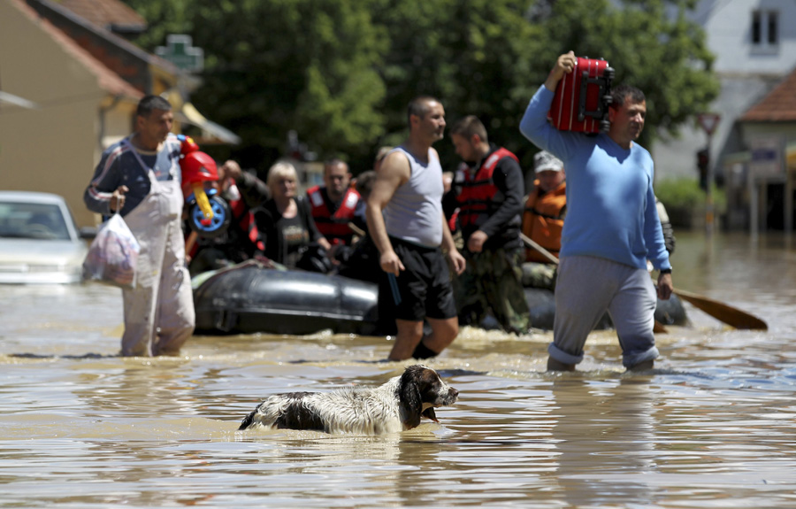 Flooding threatens Serbia power plants, 37 dead