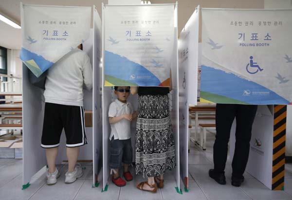 Ferry tragedy weighs on ROK ruling party in nationwide vote