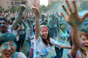 Moscow splashed with Festival of Colors