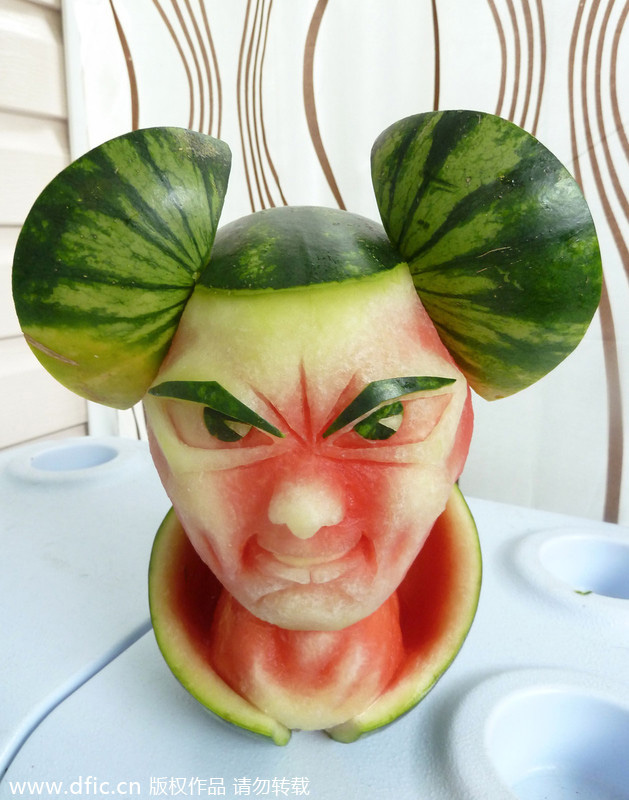 Artist carves melons into unique characters