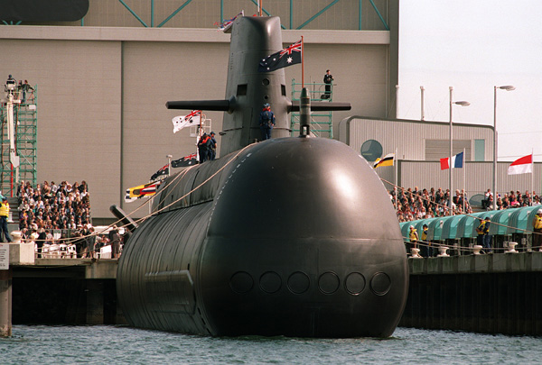 Japan, Australia eye sub deal, closer defense ties