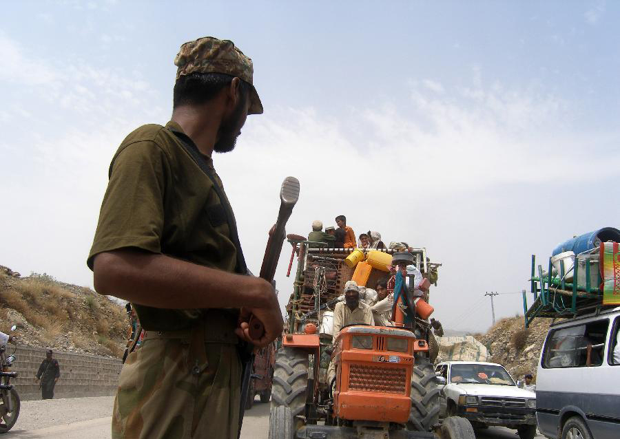 Pakistani civilians flee from N Waziristan