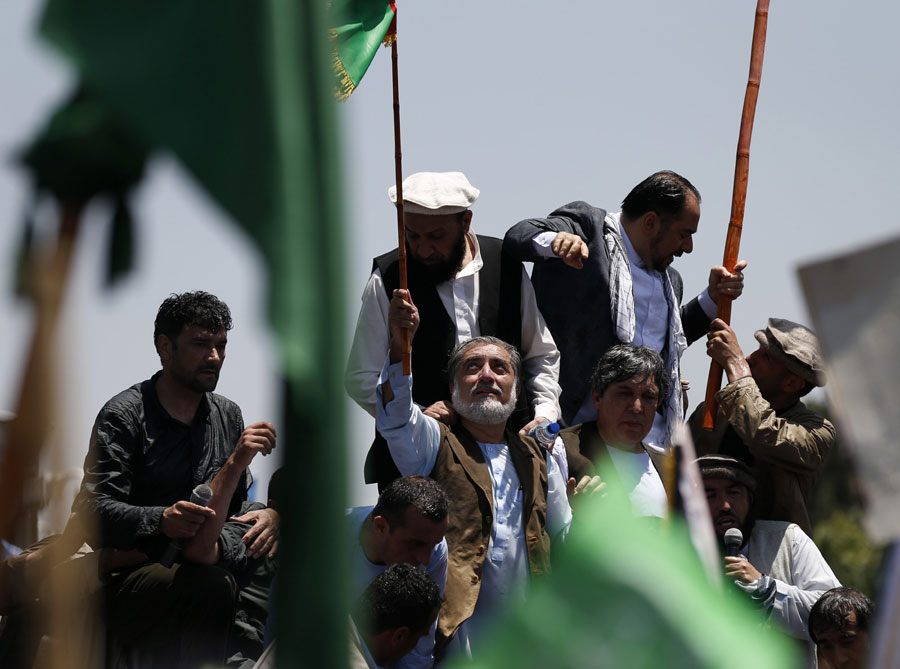 Abdullah's supporters demonstrate near Afghan presidential Palace