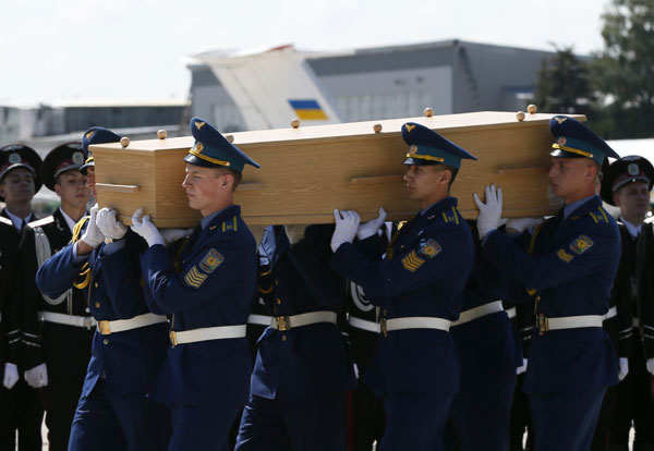 Netherlands observes day of national mourning for MH17 victims