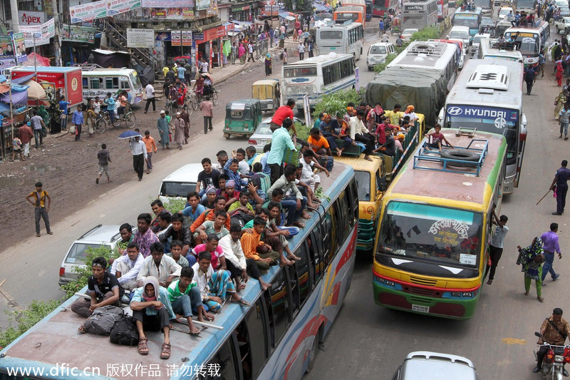 Sea of home-bound humanity after Ramadan ends