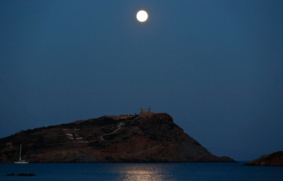 'Supermoon' observed around world