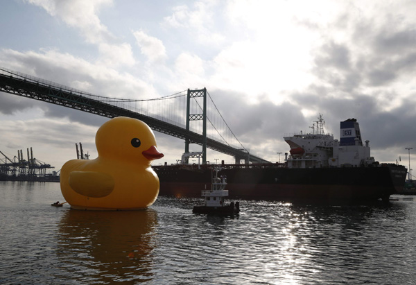 Rubber duck traveling around the world comes to Los Angeles