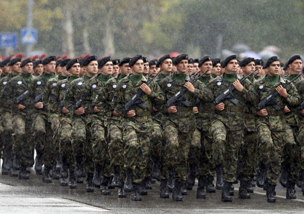 Vladimir Putin welcomed with cheers in Belgrade