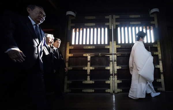 Japanese lawmakers visit Yasukuni Shrine