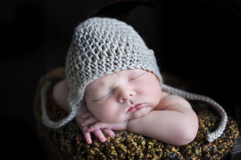 Sleeping newborns photographed in adorable poses