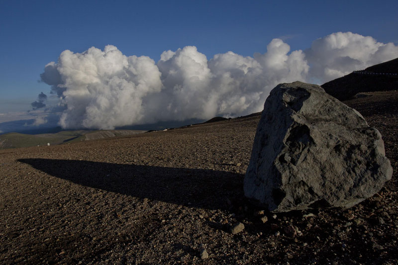 Hitting the road to revered DPRK mountain