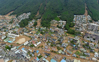 More than 100 believed killed in Sri Lanka landslide