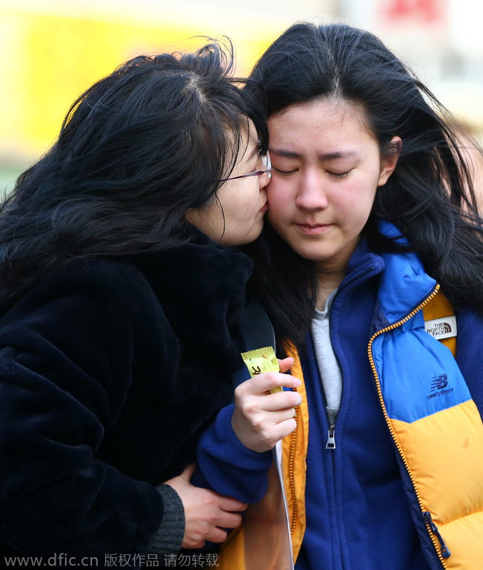 Rituals and prayers for hope at the South Korean college entrance exams