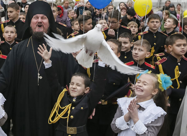 Kiev's young cadets take the oath