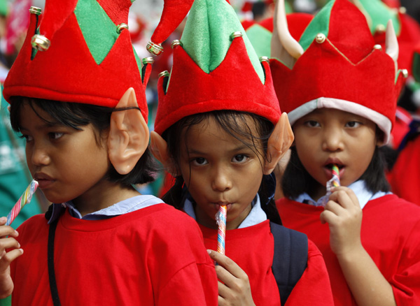 Santa's little helpers break world record in Bangkok
