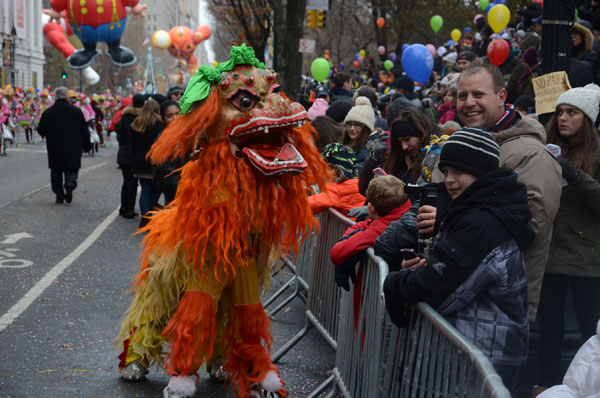 Chinese float gives joy at Macy's parade