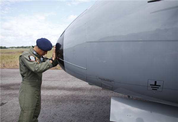 Bodies, debris from missing AirAsia plane pulled from sea off Indonesia