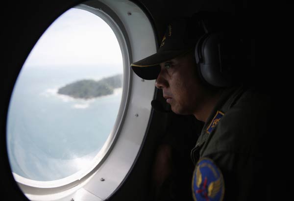 Bad weather hampers search for AirAsia wreckage