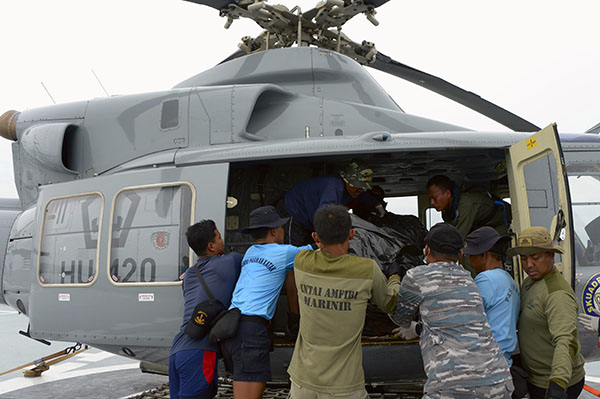 Four large parts of crashed AirAsia jet found