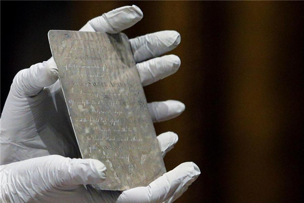 Bridge to the past: Massachusetts opens 1795 time capsule