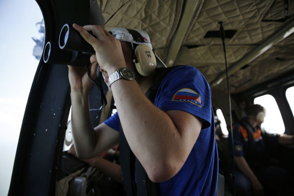 Aircraft tail pinpointed in search for AirAsia wreckage