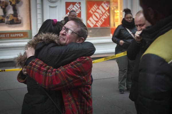 2 dead after shooting inside Manhattan store