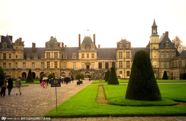 Rare objects stolen from Fontainebleau Palace's Chinese museum