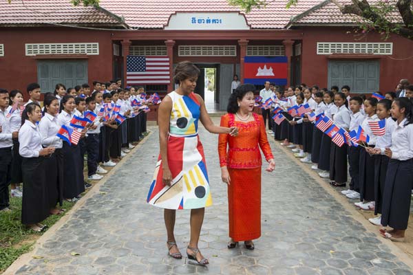 US first lady meets Cambodian female students