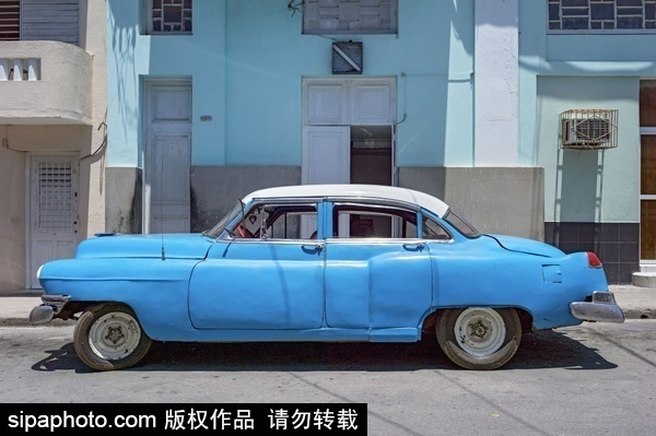 Photographer documents classic American cars in Cuba