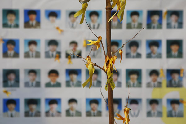 S.Korea to pay about $380,000 for each student killed in ferry disaster