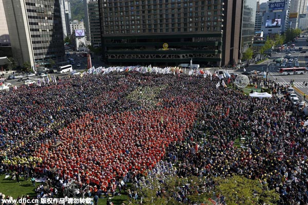 Thousands of South Koreans march in anti-government rally