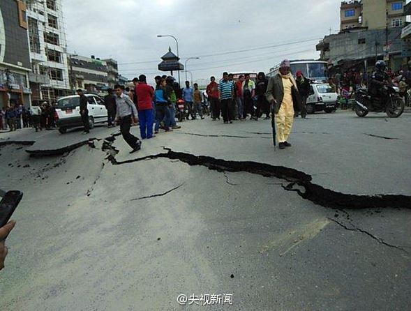 Chinese rescue team on way to Nepal as toll exceeds 1,000